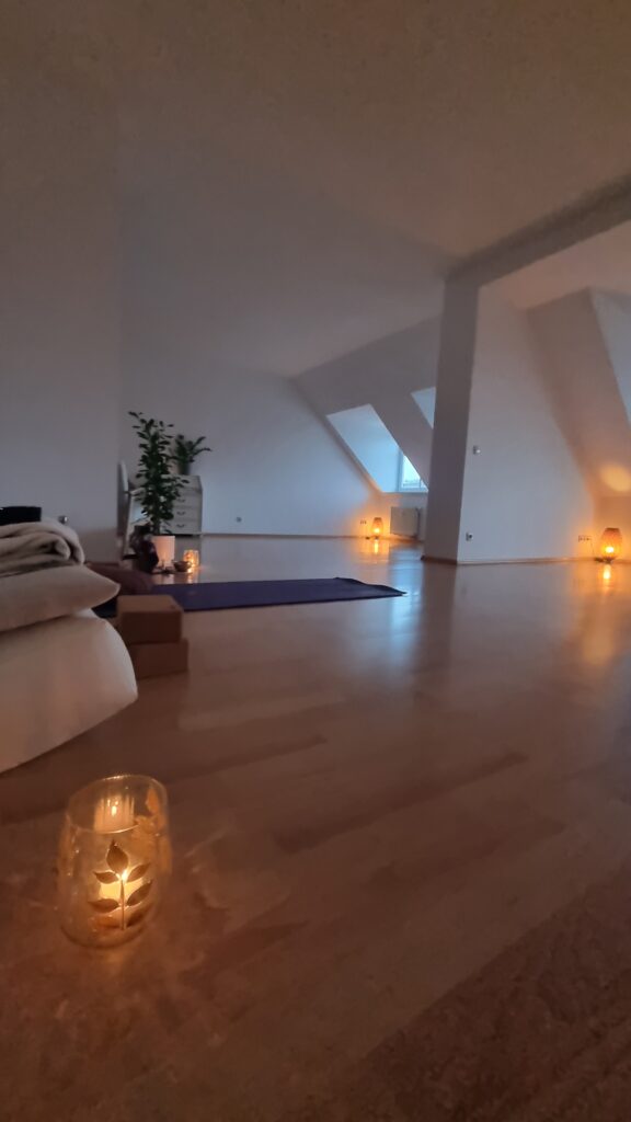 Yogastudio in Leipzig. Angelinas Stunden Vinyasa Flow meets Yin Yoga